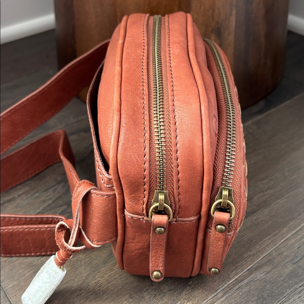 BORN Millport Woven Genuine Leather Crossbody/Belt Bag,2 zip top,inside zip - Picture 5 of 14
